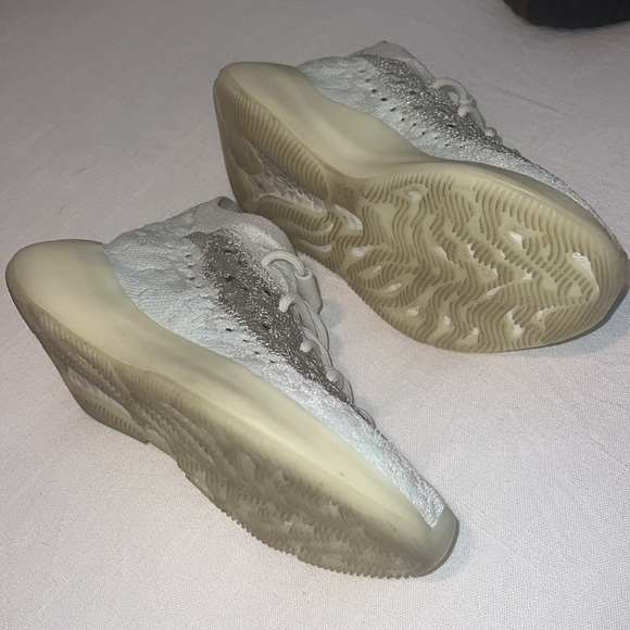 Yeezy - Picture 5 of 6